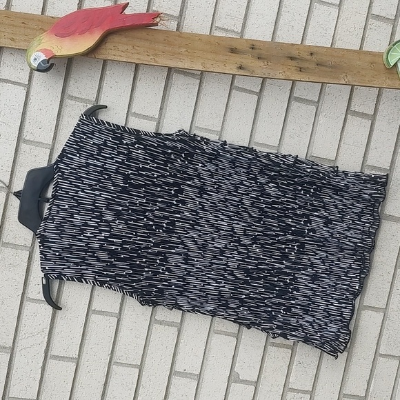 Black/white Top - Picture 9 of 9